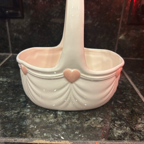 FTDA Other - Vintage 1985 FTDA ceramic basket planter with a heart motif.